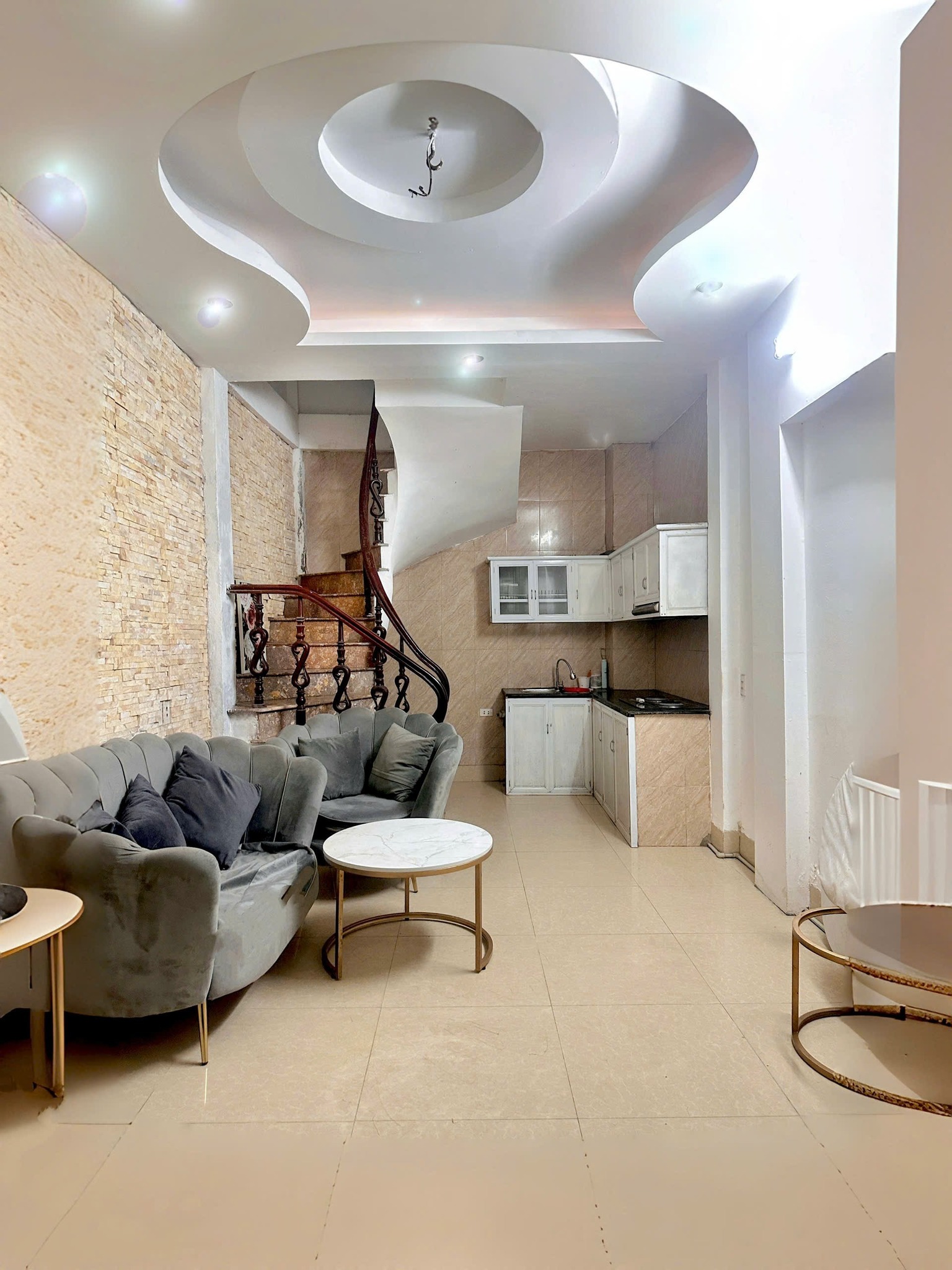 Cho thuê nhà ngõ Lĩnh Nam- Hoàng Mai,  24m2 x 4 tầng, 3 ngủ, 2 vệ sinh,  7.6 triệu - Ảnh chính